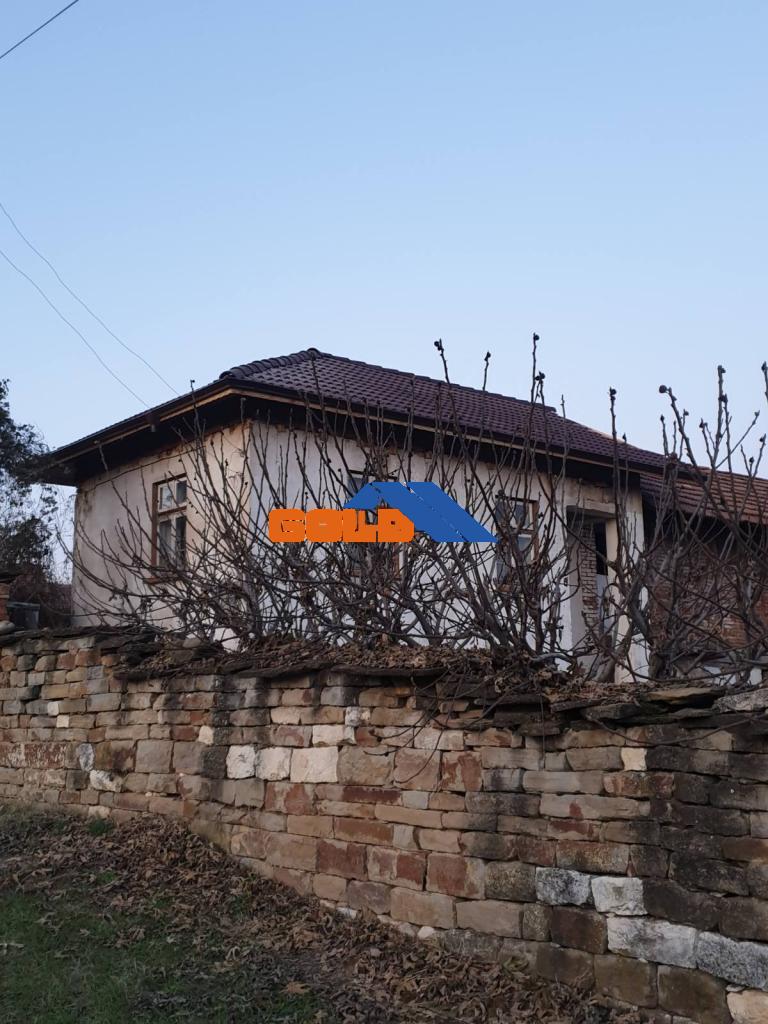 Изграждане на нов покрив гр. Луковит, снимка 2