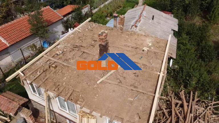 Изграждане на нов покрив в гр.Нови Искър